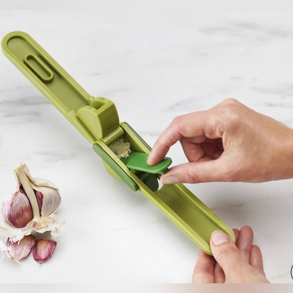 Joseph Joseph CleanForce™‎ green Garlic Press with cleaning tool new